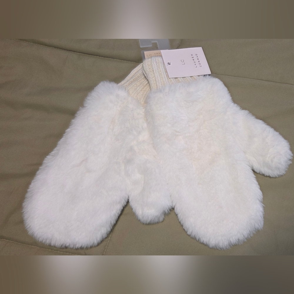LC Lauren Conrad Faux Fur Mittens Cream One Size NWT Soft Winter Gloves